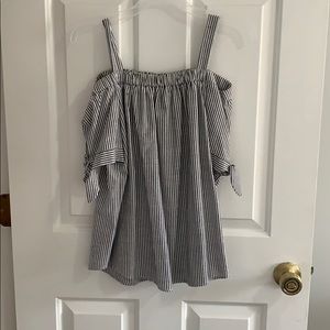Adorable off the shoulder top with bow detail.